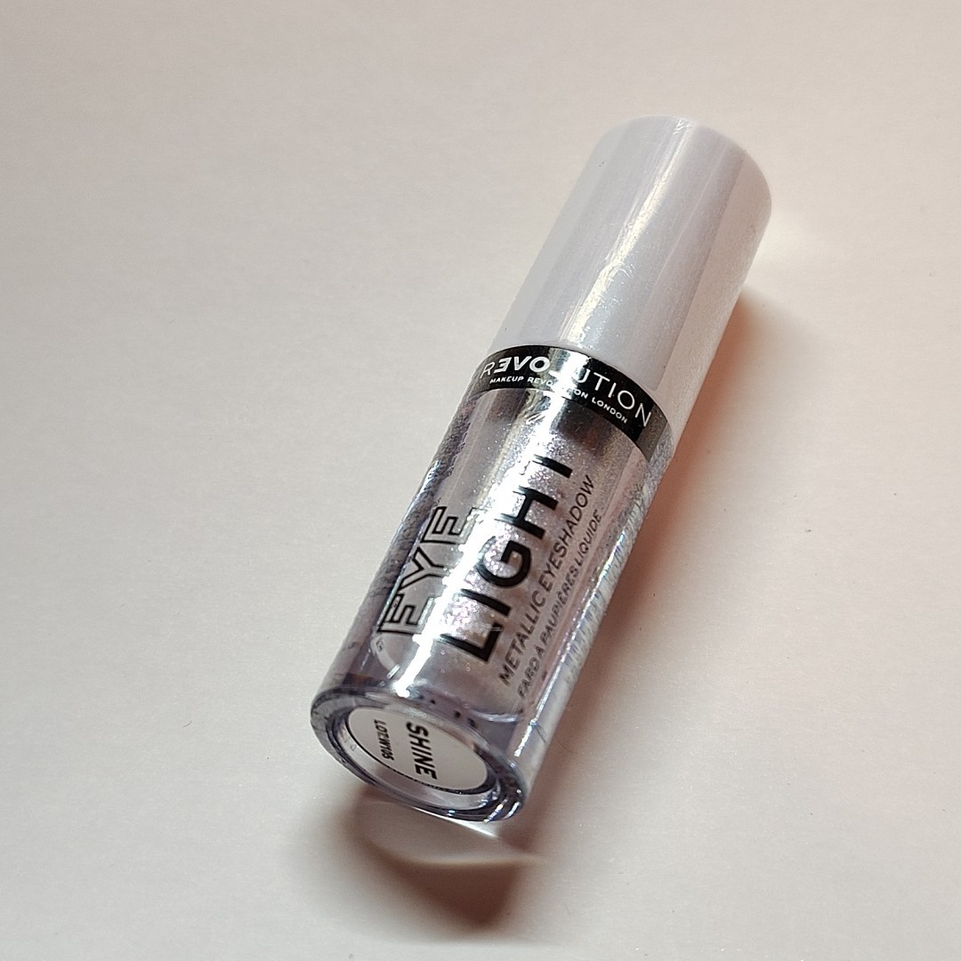 Makeup Revolution London Lot Concealer Eyeshadow Baked Highlighter Lipstick