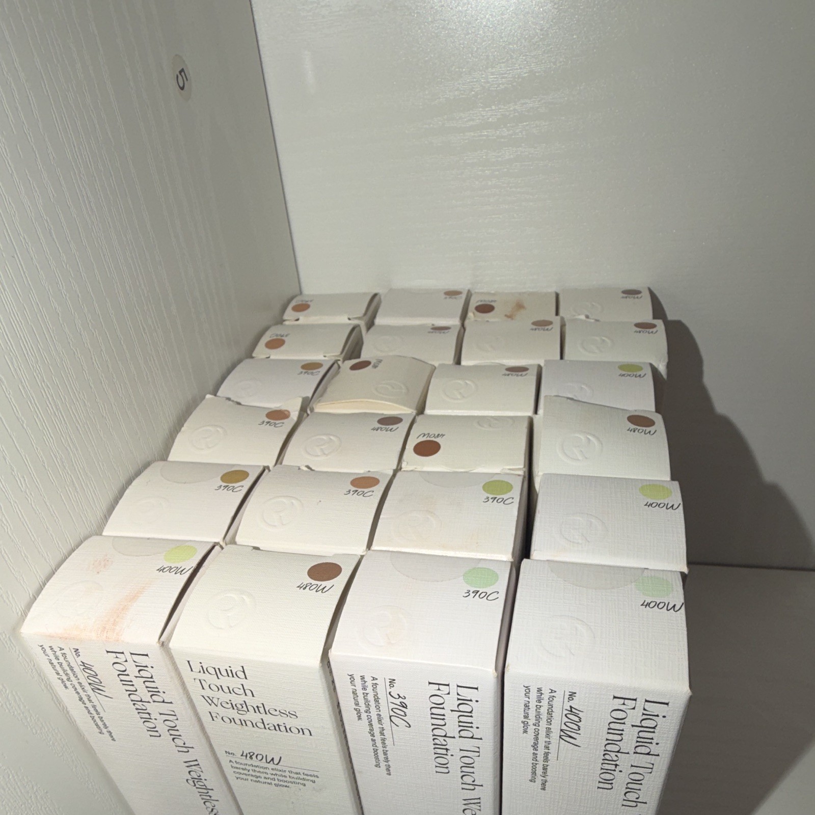 RARE BEAUTY WEIGHTLESS FUNDATION 24PC LOT NEW UNUSED MSRP: $38/ OFFER NOW: $14!