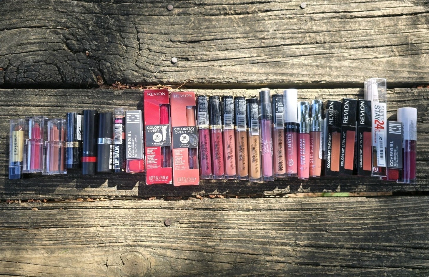 LOT 26 NEW LIPSTICKS LIP GLOSS STAIN BALM REVLON COVERGIRL RIMMEL