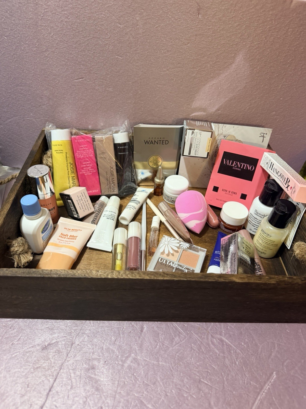 Lot 32 Deluxe / Travel Size Hair,Skin Care, Makeup Beauty Product Samples Bag MM