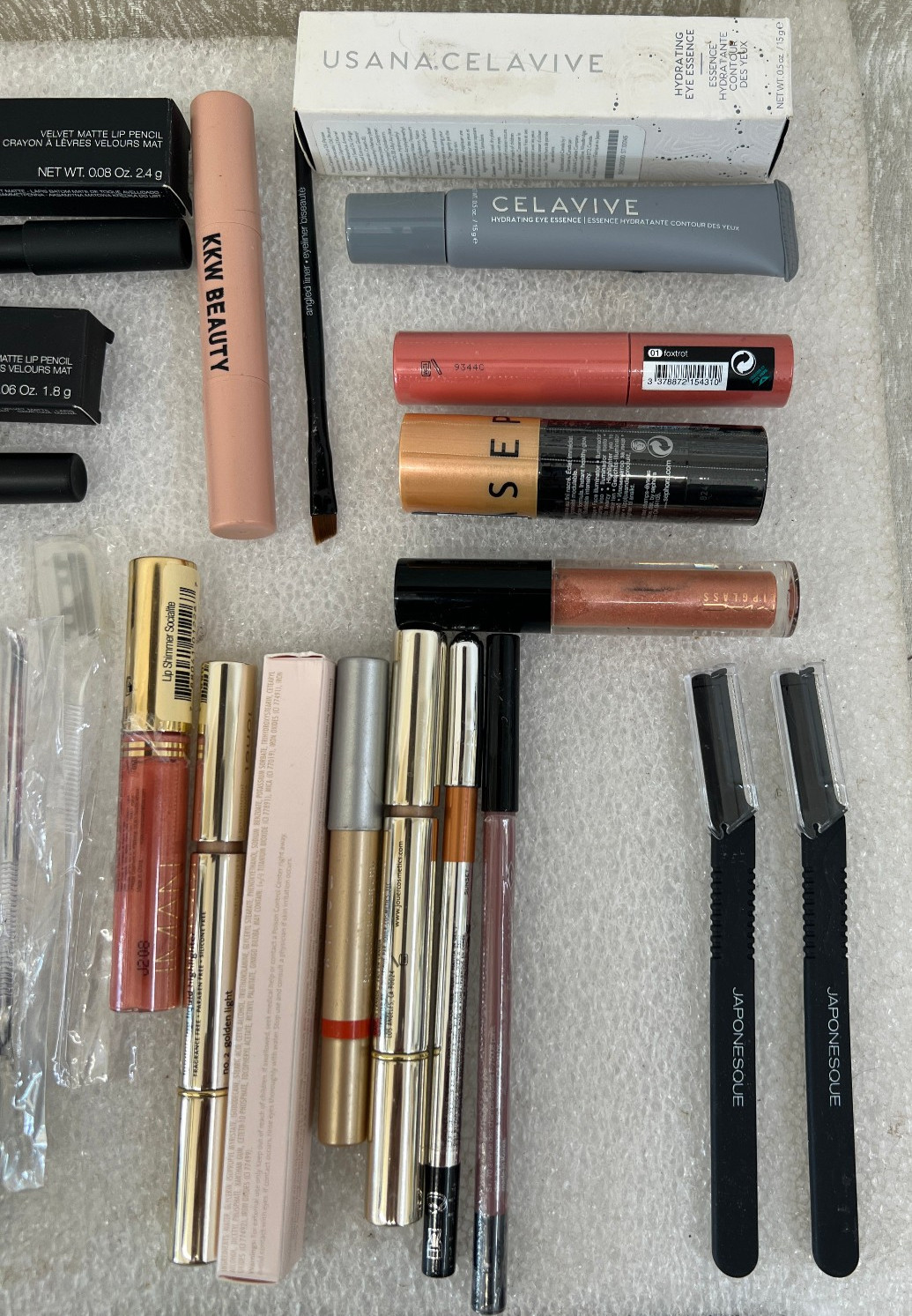 Mixed MAKEUP BEAUTY Bundle Lot of 18 PCS Full Size