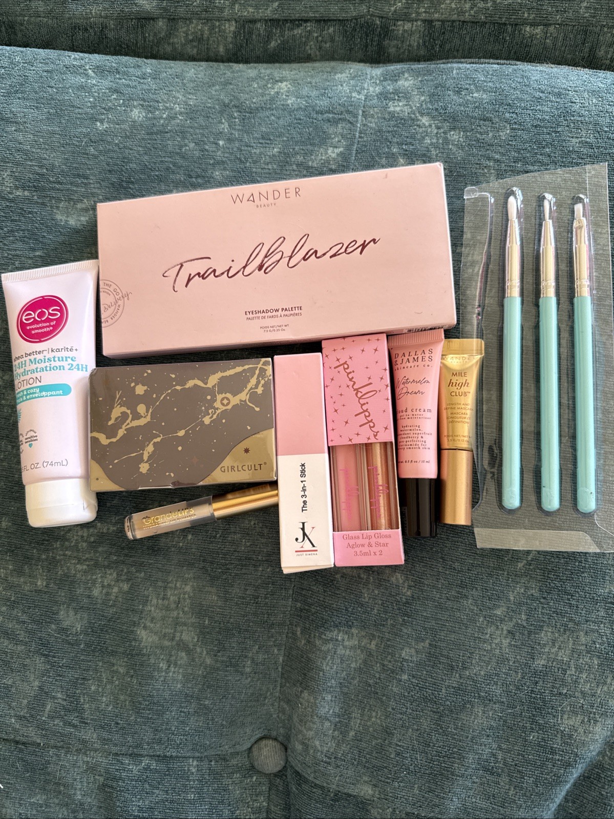 Mixed Makeup Beauty Bundle – Lot of 11 PCS – Brand New – See Details