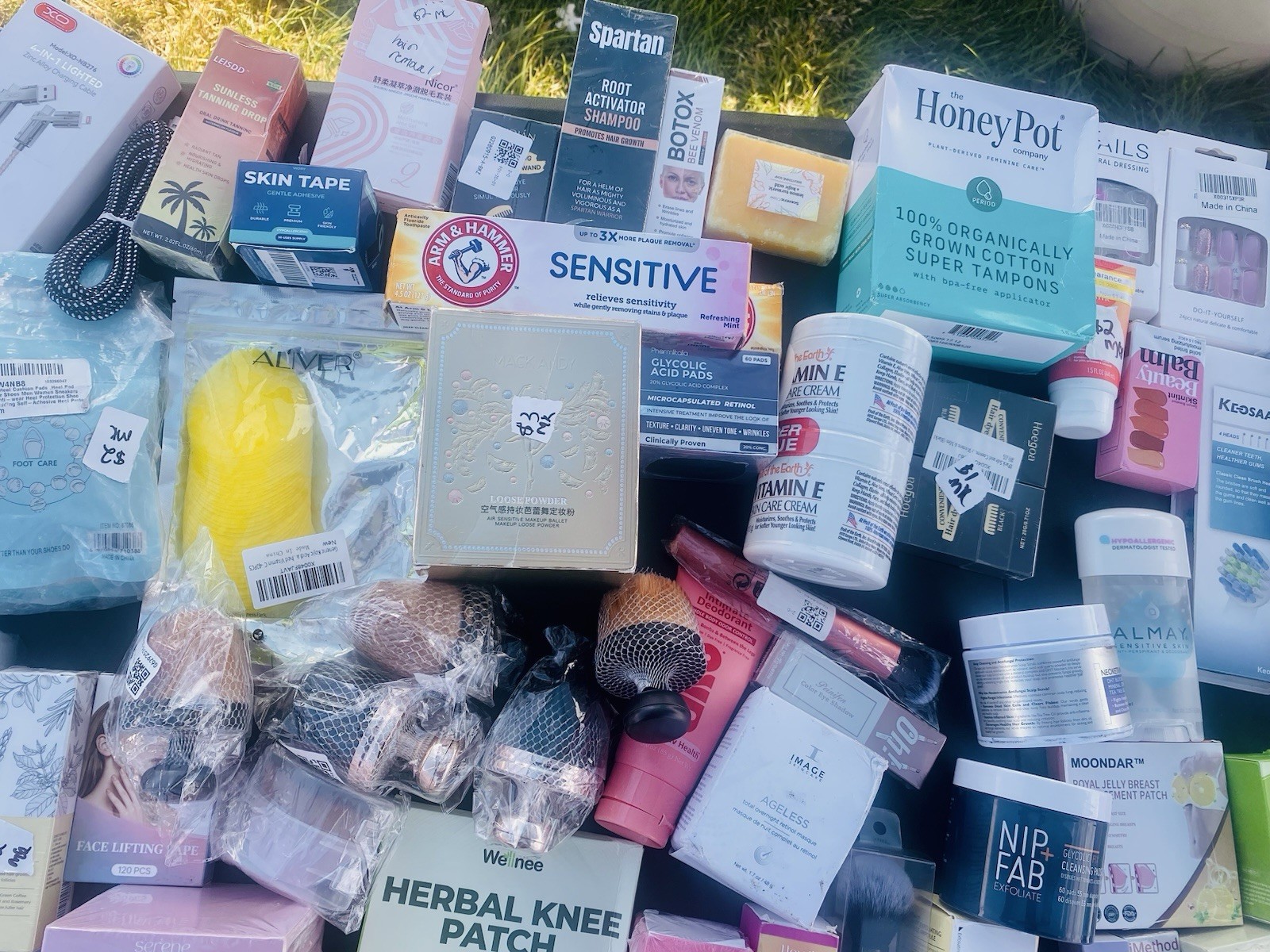 50 Piece Mixed Wholesale Beauty/ skincare Lot