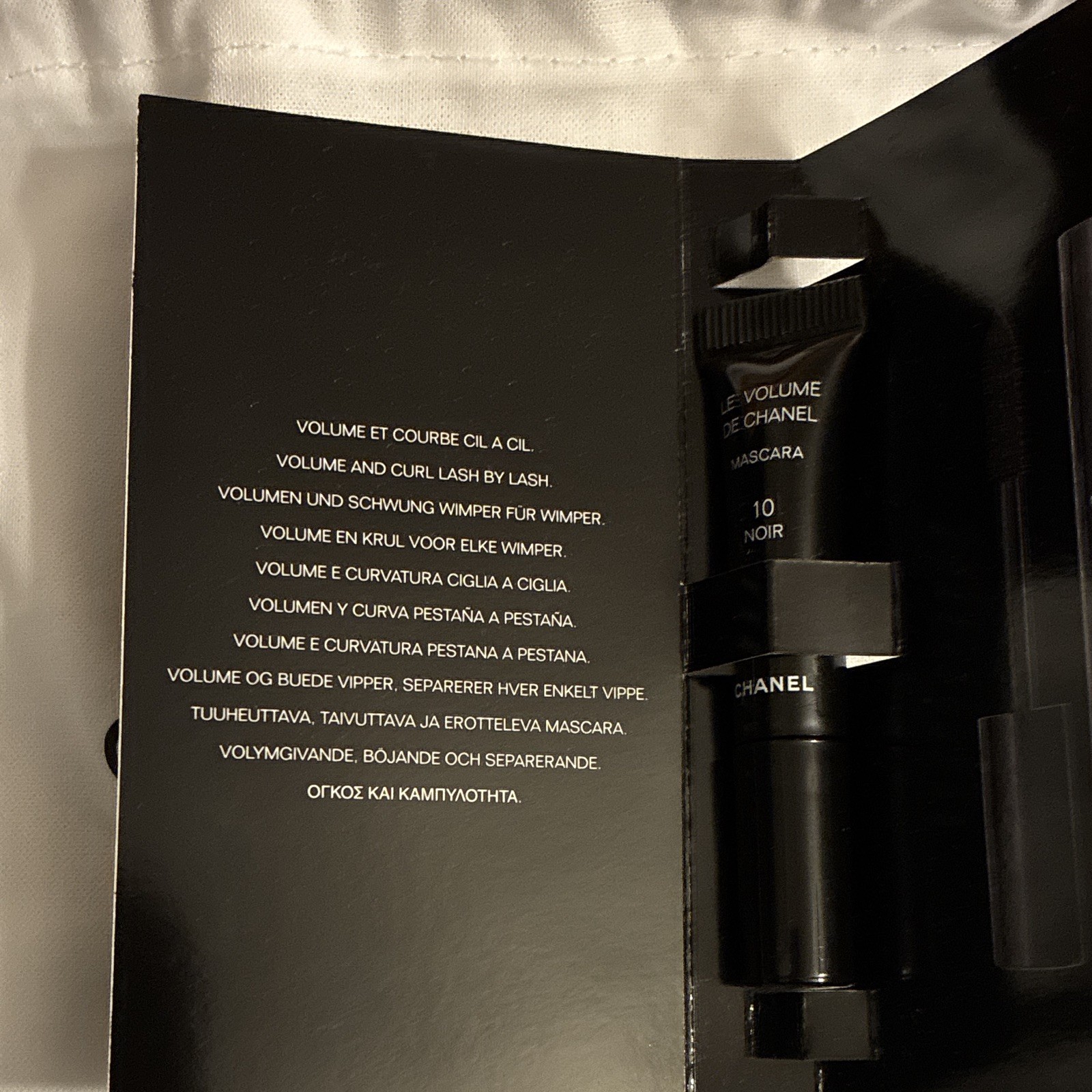 CHANEL N°5 EDP Spray Sample, Le Lift Cream, Le Volume de CHANEL Mascara + Pouch