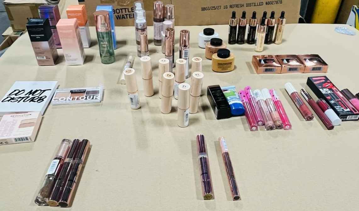 15 Items Revolution Makeup Mystery Box! New – Free Shipping
