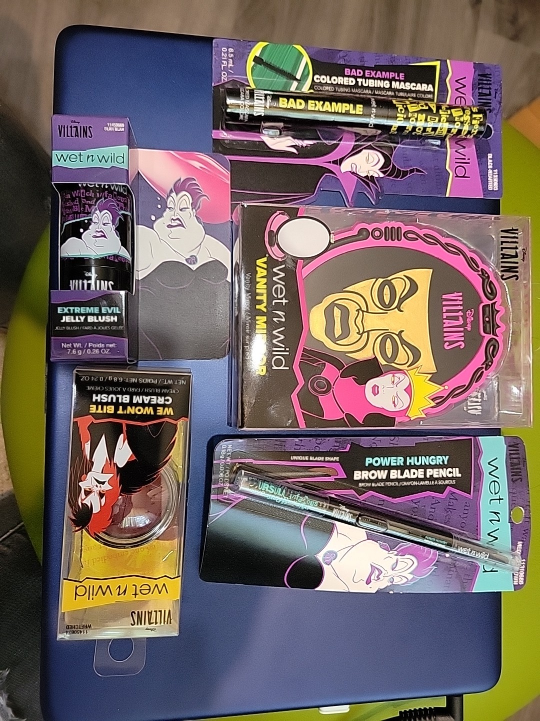 5 Piece Lot Wet n Wild DISNEY Villians Makeup Lot & Vanity Mirror