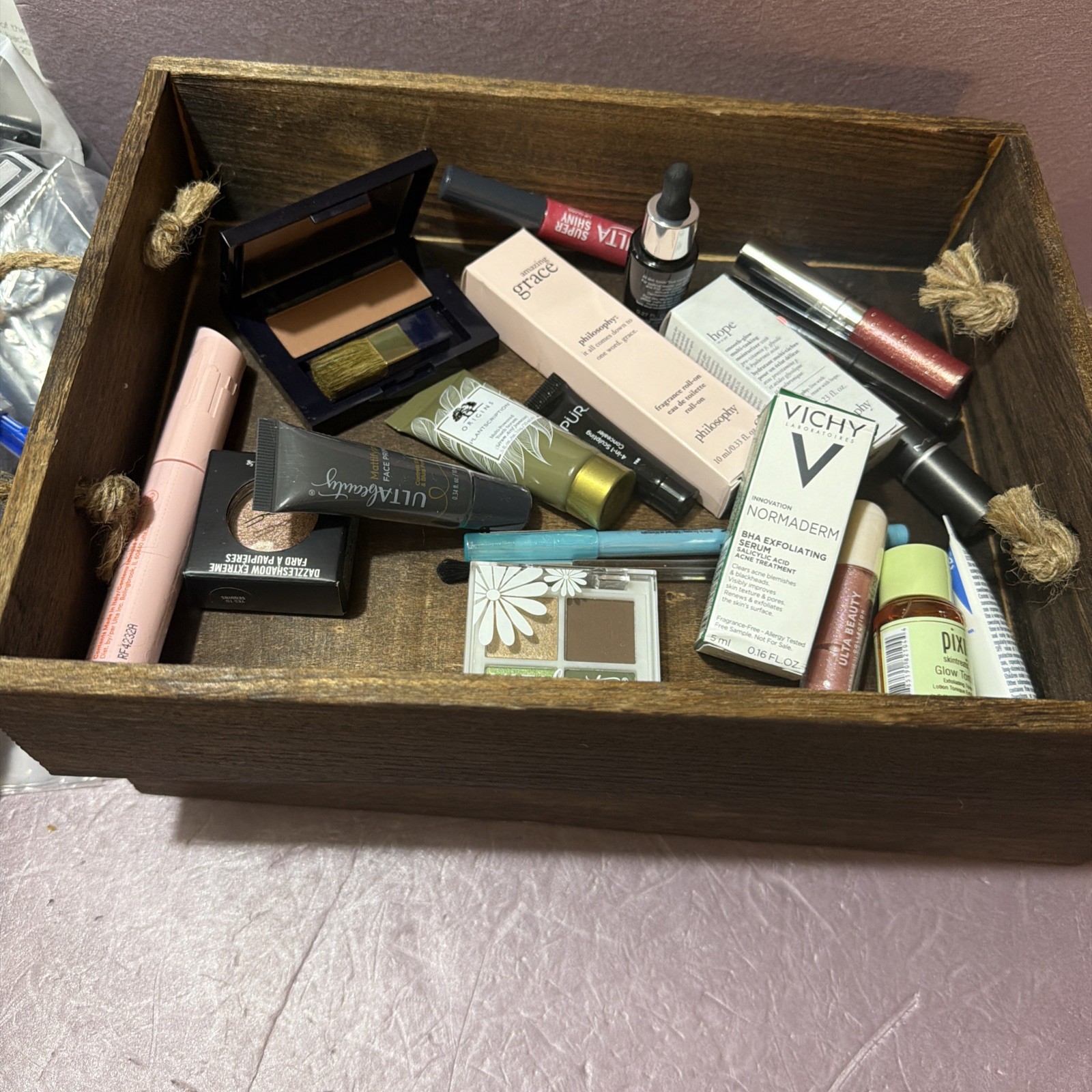 Lot 20 Deluxe / Travel Size Hair,Skin Care, Makeup Beauty Product Samples Bag NN