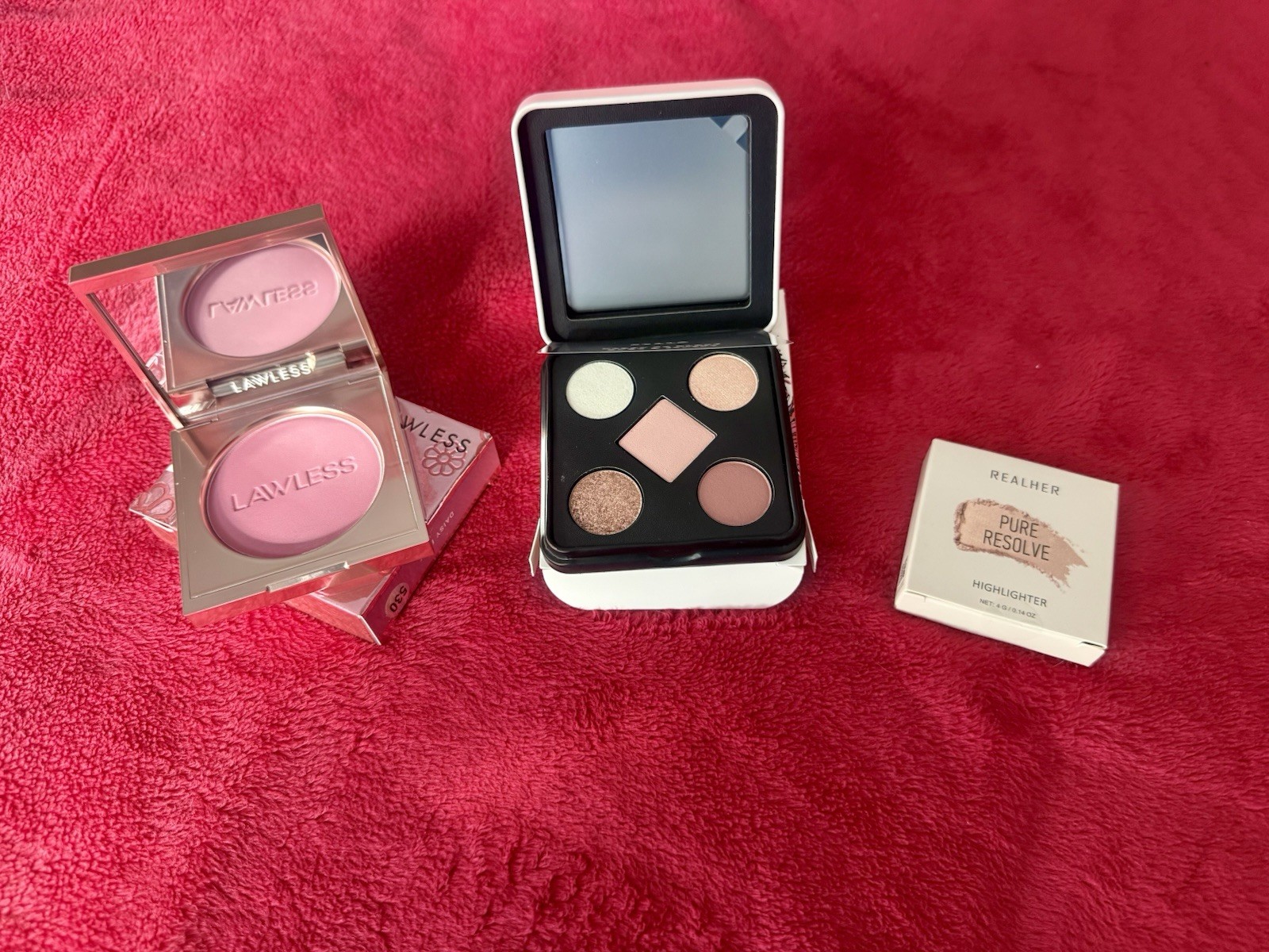 Stila Pocket Play Eyeshadow Palette + Lawless Velvet Blush + Realher Highlighter