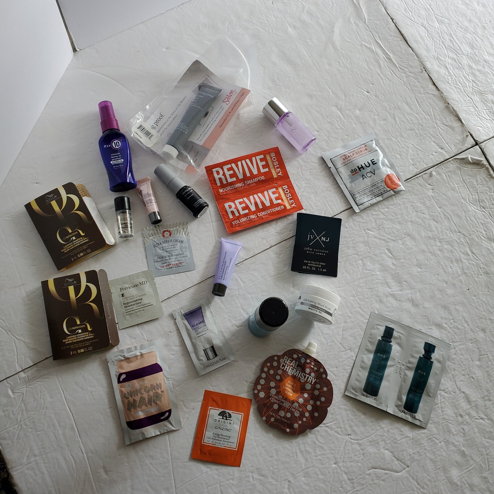 Lot of 20+ Deluxe/Travel/Sample Sized (Hair/Skin/Makeup/Perfume) Beauty Products