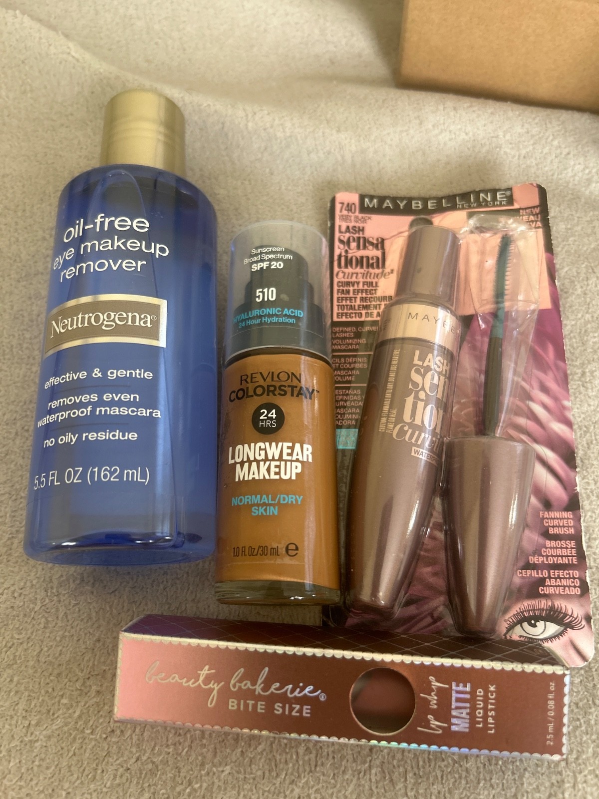 Beauty bundle Revlon colorstay 510 Neutrogena beauty bakery Maybelline 71