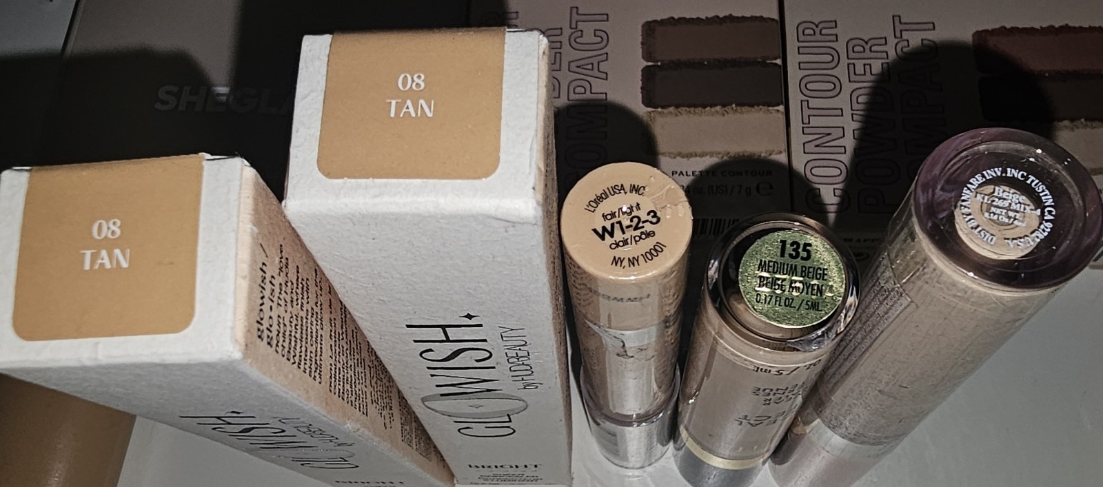 21 Piece Lot / Bundle Light / Medium / Netural Foundation, Concealer, Contour