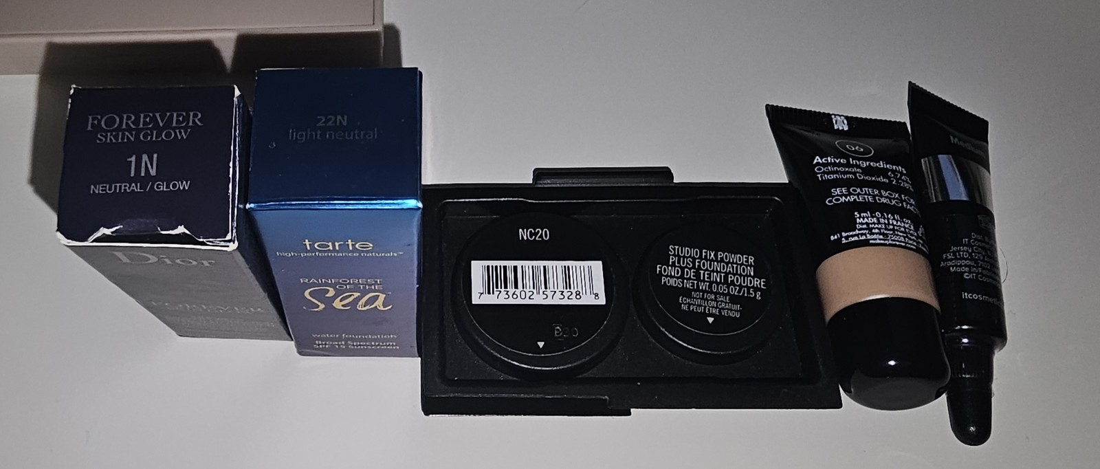21 Piece Lot / Bundle Light / Medium / Netural Foundation, Concealer, Contour
