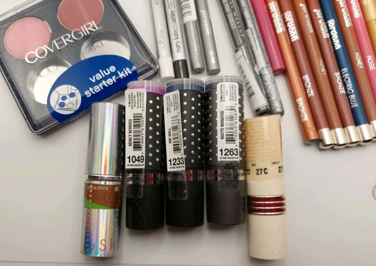 30 Piece Mixed Makeup & Personal Care Bundle – New