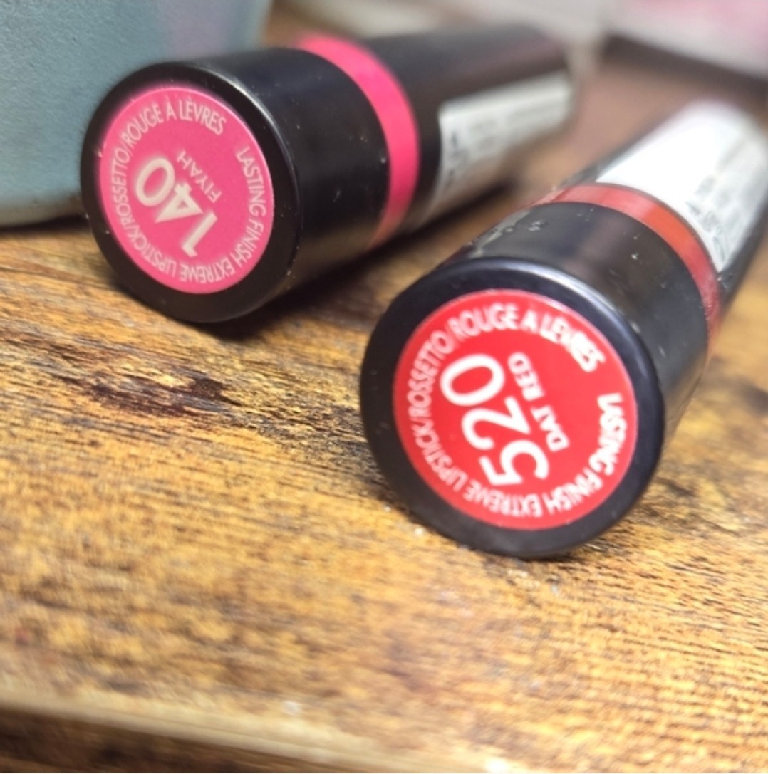 rimmel makeup lot 4 Lipsticks 1 eyeshadow Pallet 3 Highlighters