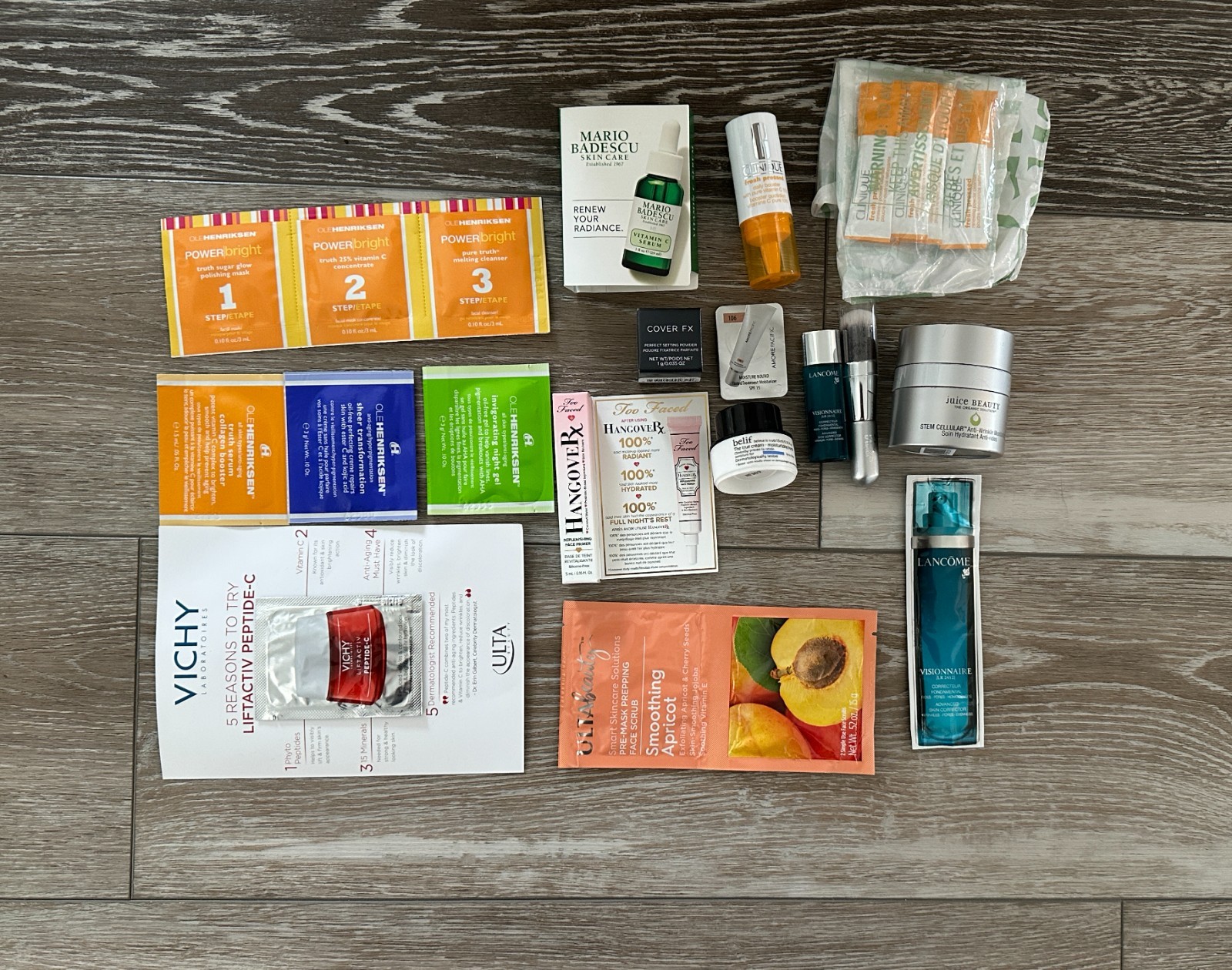 LARGE LOT OF BEAUTY / MAKE UP SAMPLES HENNKSEN CLINIQUE TWO FACED ETC