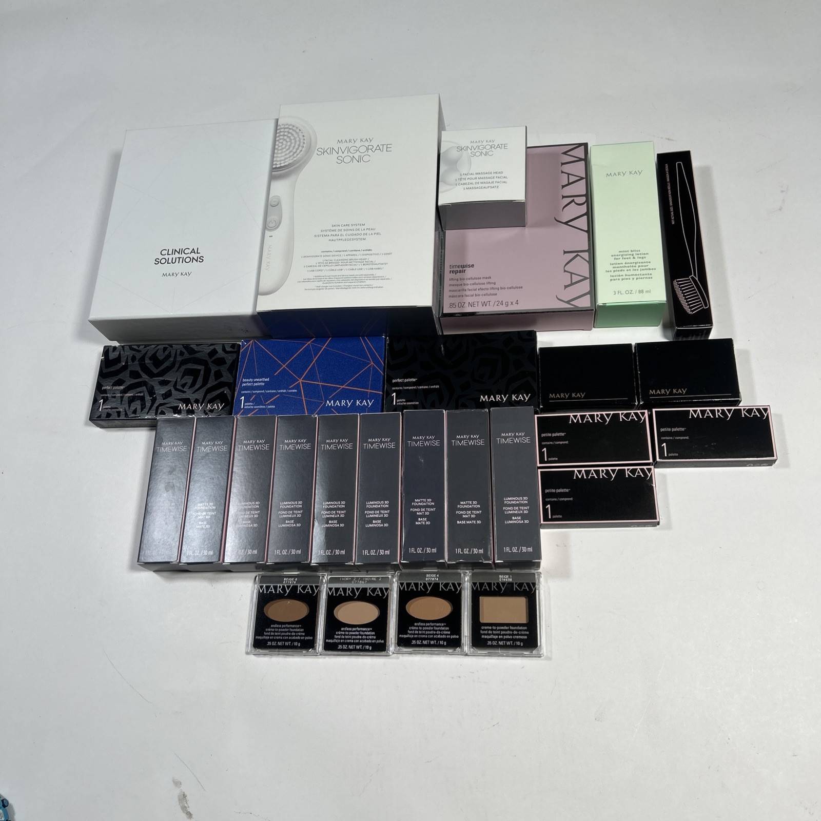 MARY KAY ASSORTED LOT – NEW, DISCONTINUED 27 Pieces TimeWise 3D & Accessories