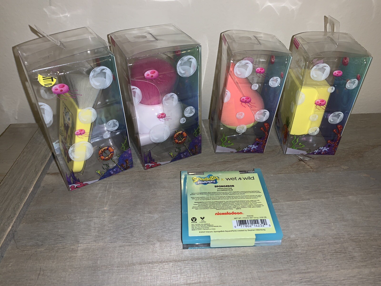 Wet n Wild Spongebob Squarepants Limited Edition Lot 5 Sponge Brush Highlighter