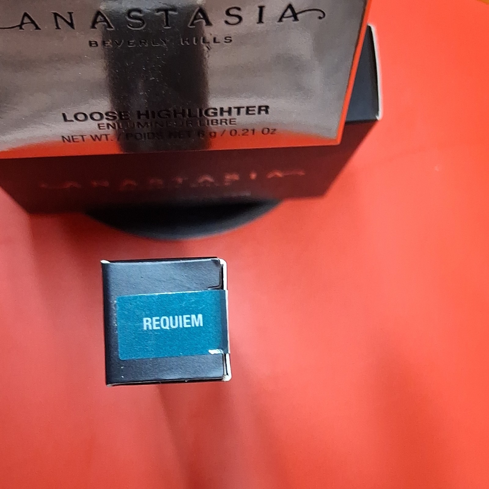 Anastasia Beverly Hills Lipstick Requiem, Highlighter Vegas, Bronzer Rich Amber
