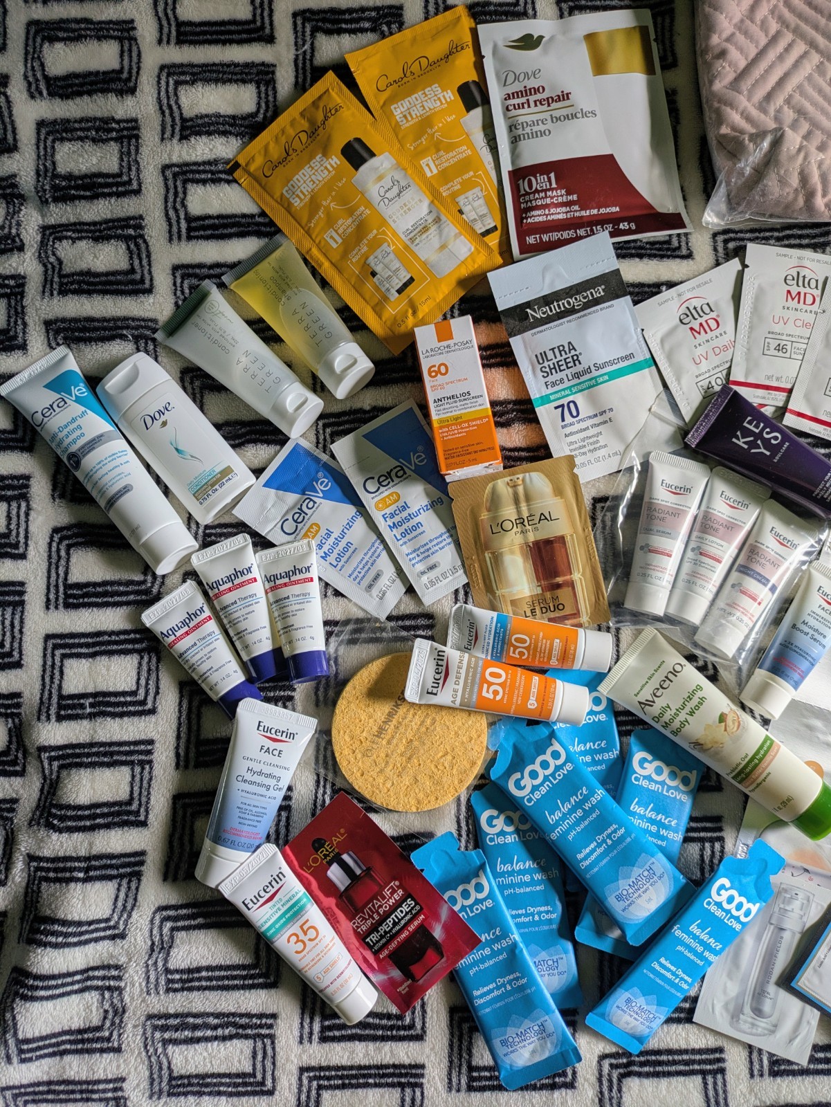Large Lot Of Mixed High-End Beauty, Skin, Hair Care Samples + Others (62 pieces)