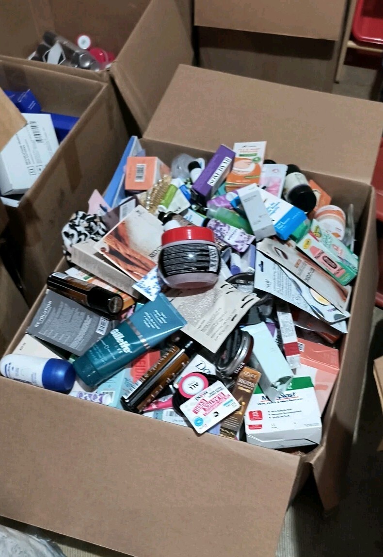 25+ Pieces Beauty Skincare Lot Various Brands Face Body Lip & More Variety Box