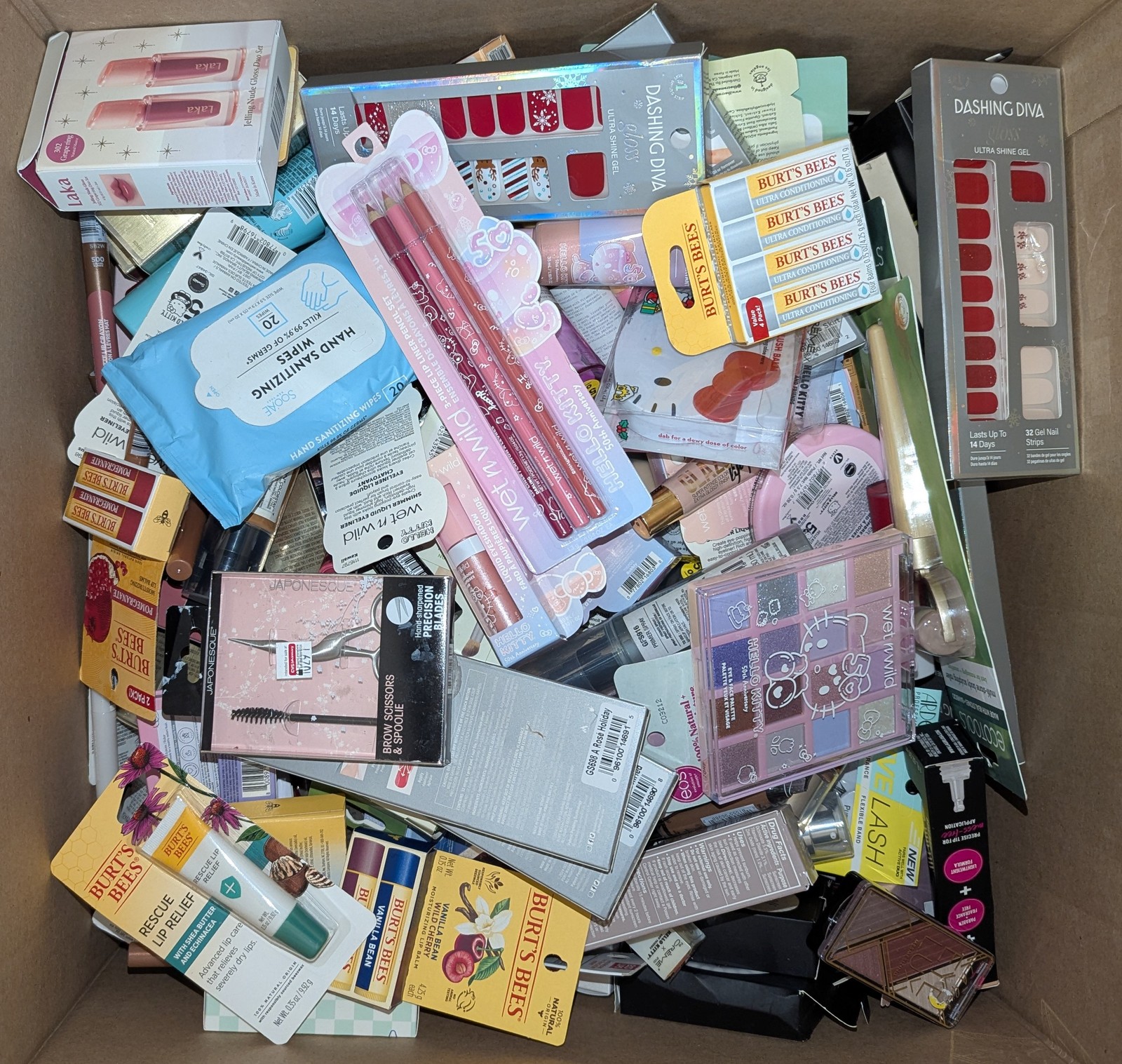 WHOLESALE LOT OF 200 PIECE ASSORTED LOREAL/MAYBELLINE+ NAME BRAND COSMETICS
