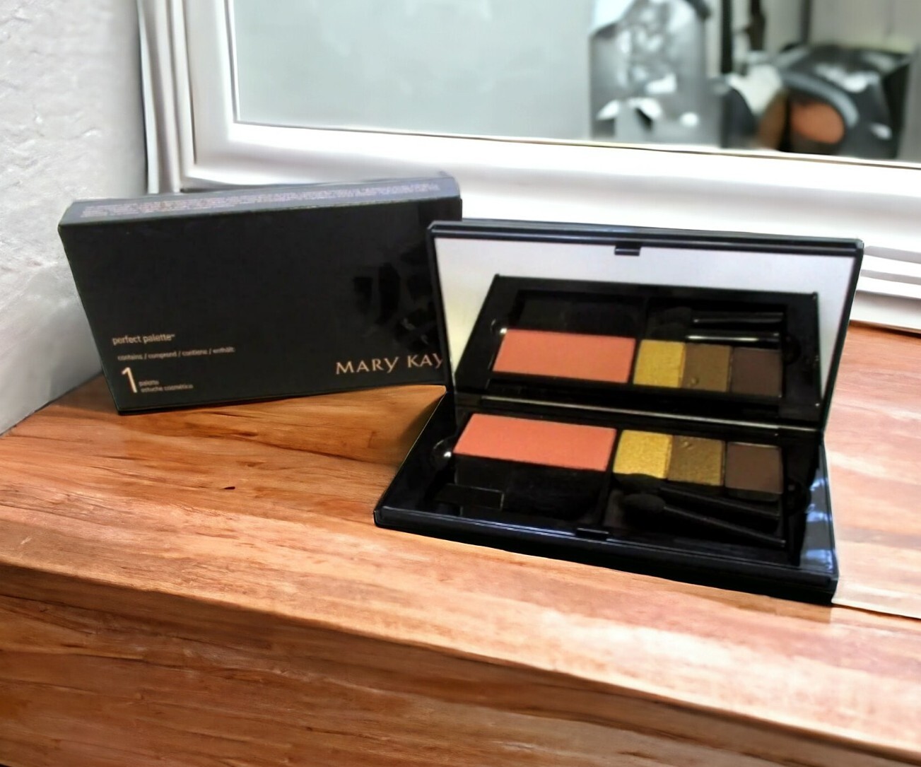 MARY KAY Perfect Palette filled with Rose cheek, Gold Status, Rustic & Hot Fudge