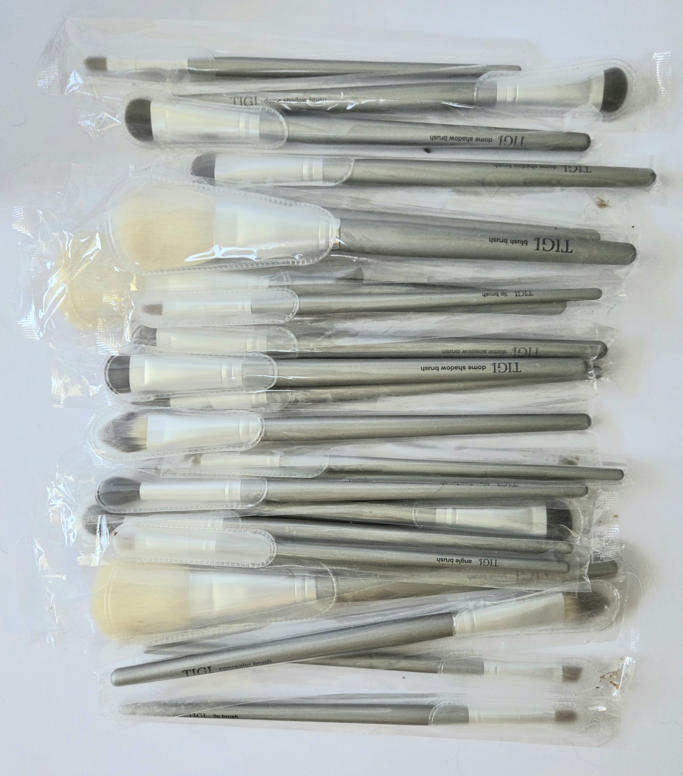 LOT OF 85 TIGI COSMETICS, LIPSTICK, LIPLINER, BLUSH, EYESHADOW, BRUSHES, NIB