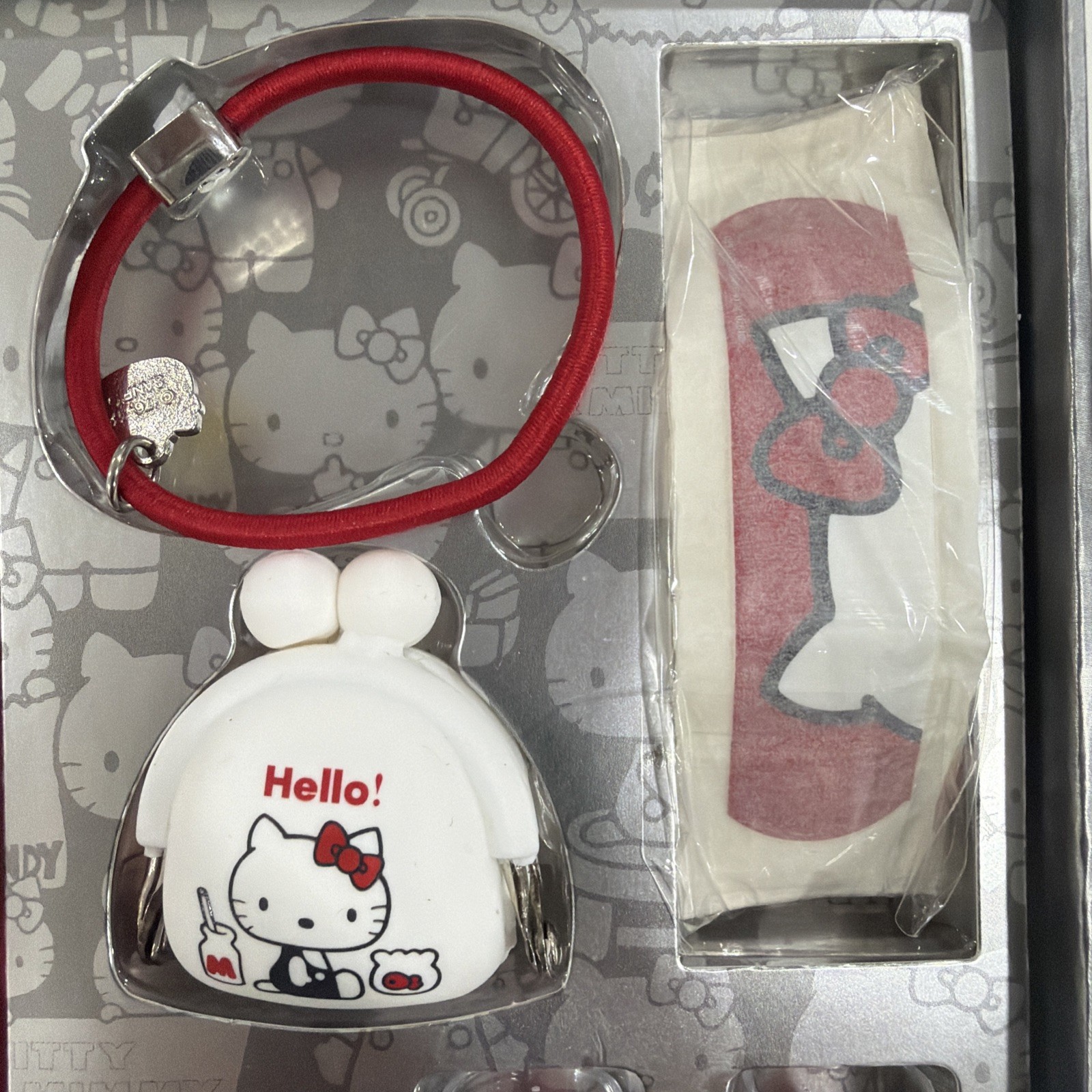 Hello Kitty The Red Bow Beauty Diaries 40th Anniversary 15 Piece Makeup Kit NEW