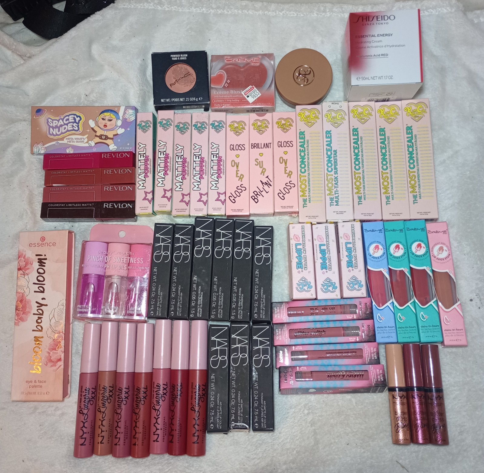 AFFORDABLE MAKEUP (READ DESCRIPTION)