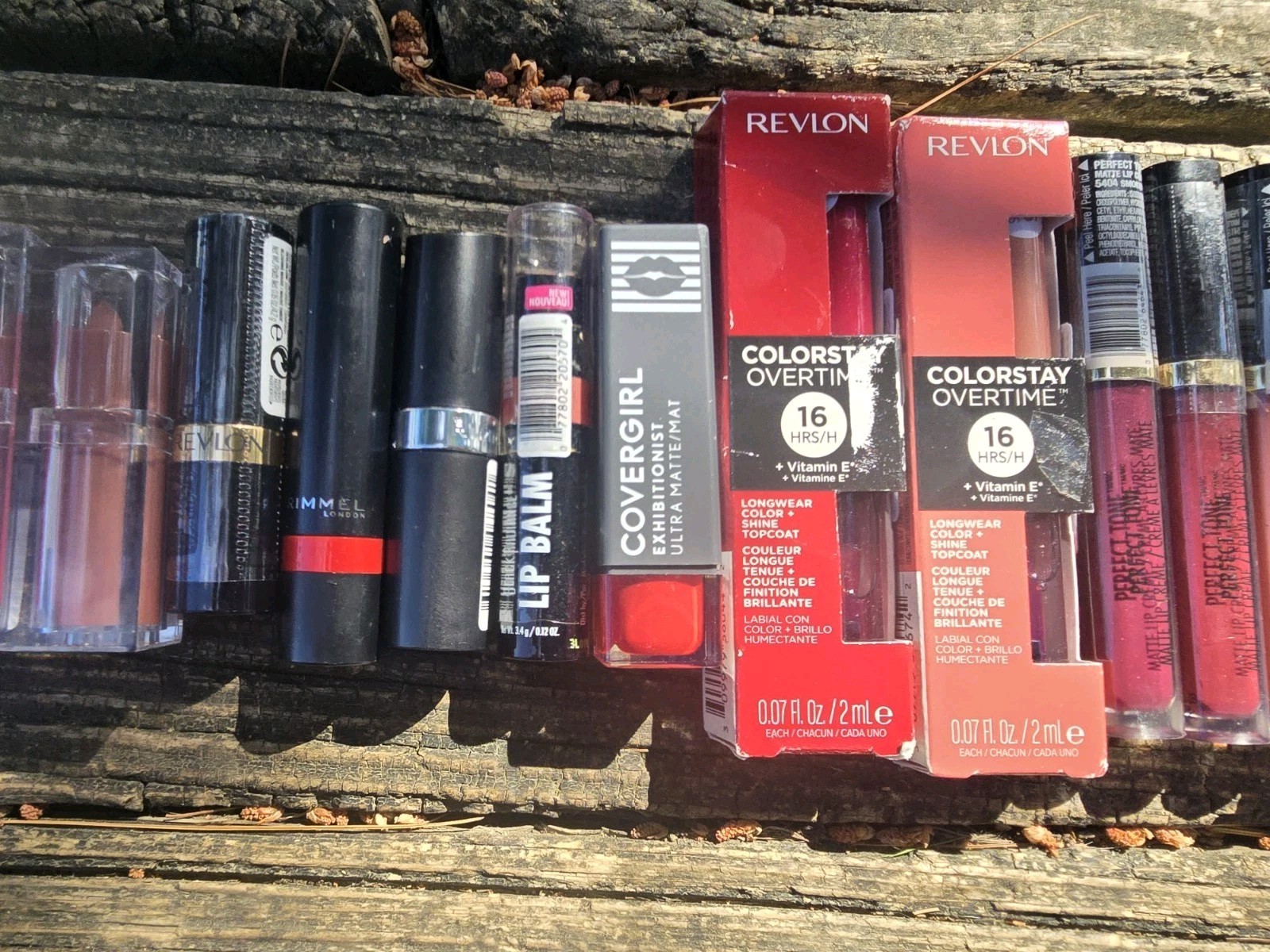 LOT 26 NEW LIPSTICKS LIP GLOSS STAIN BALM REVLON COVERGIRL RIMMEL