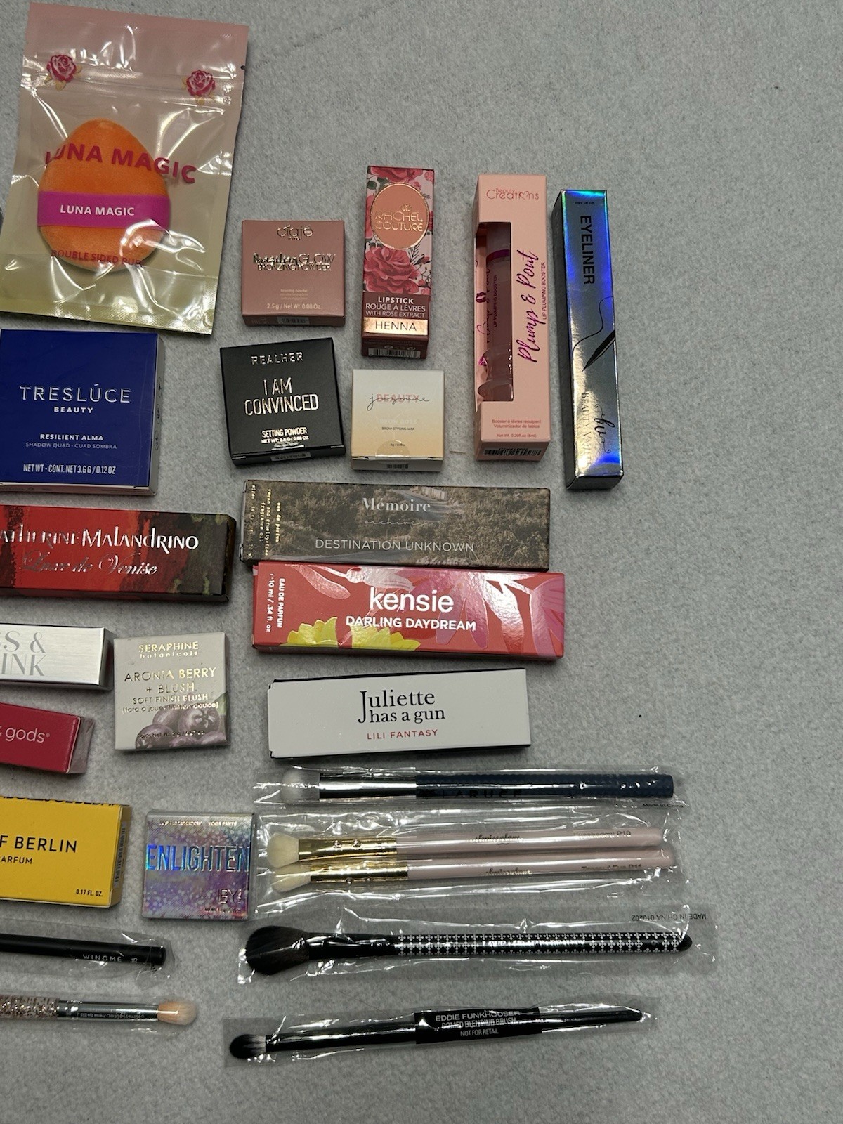 Ipsy Makeup Lot 25+ New Unused Lip Balm Mascara Brushes Eyeshadow Bundle Etc