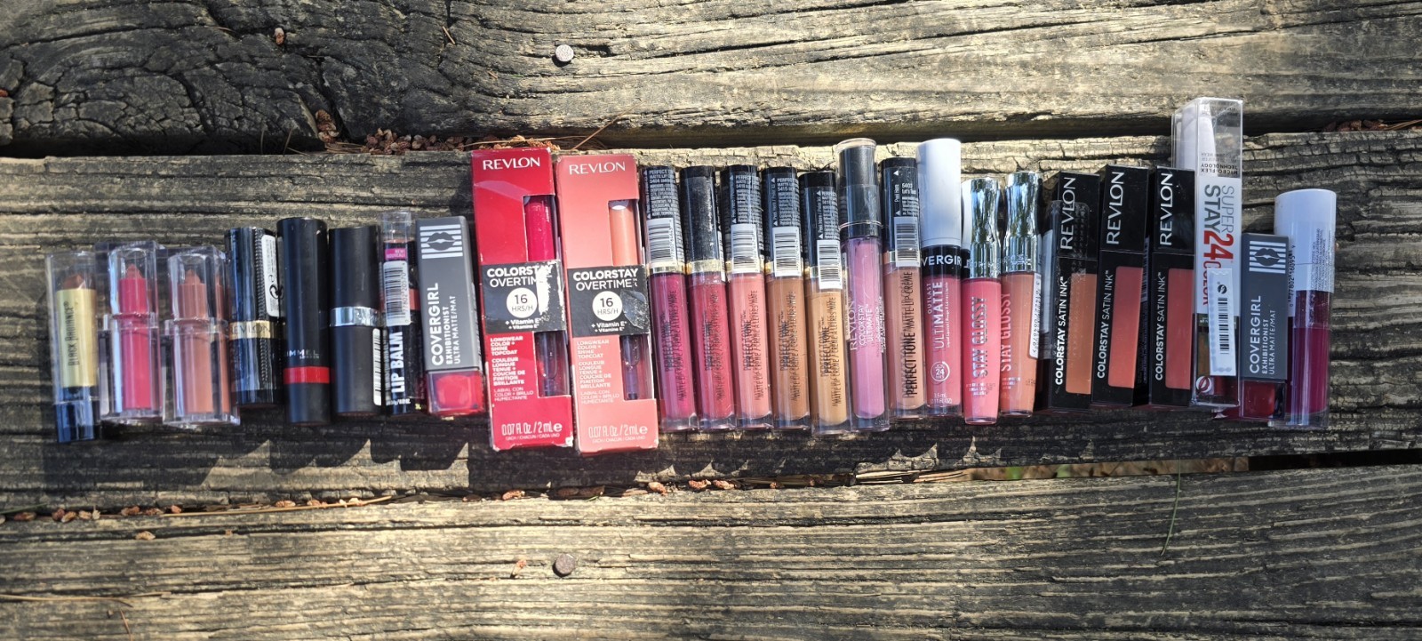 LOT 26 NEW LIPSTICKS LIP GLOSS STAIN BALM REVLON COVERGIRL RIMMEL