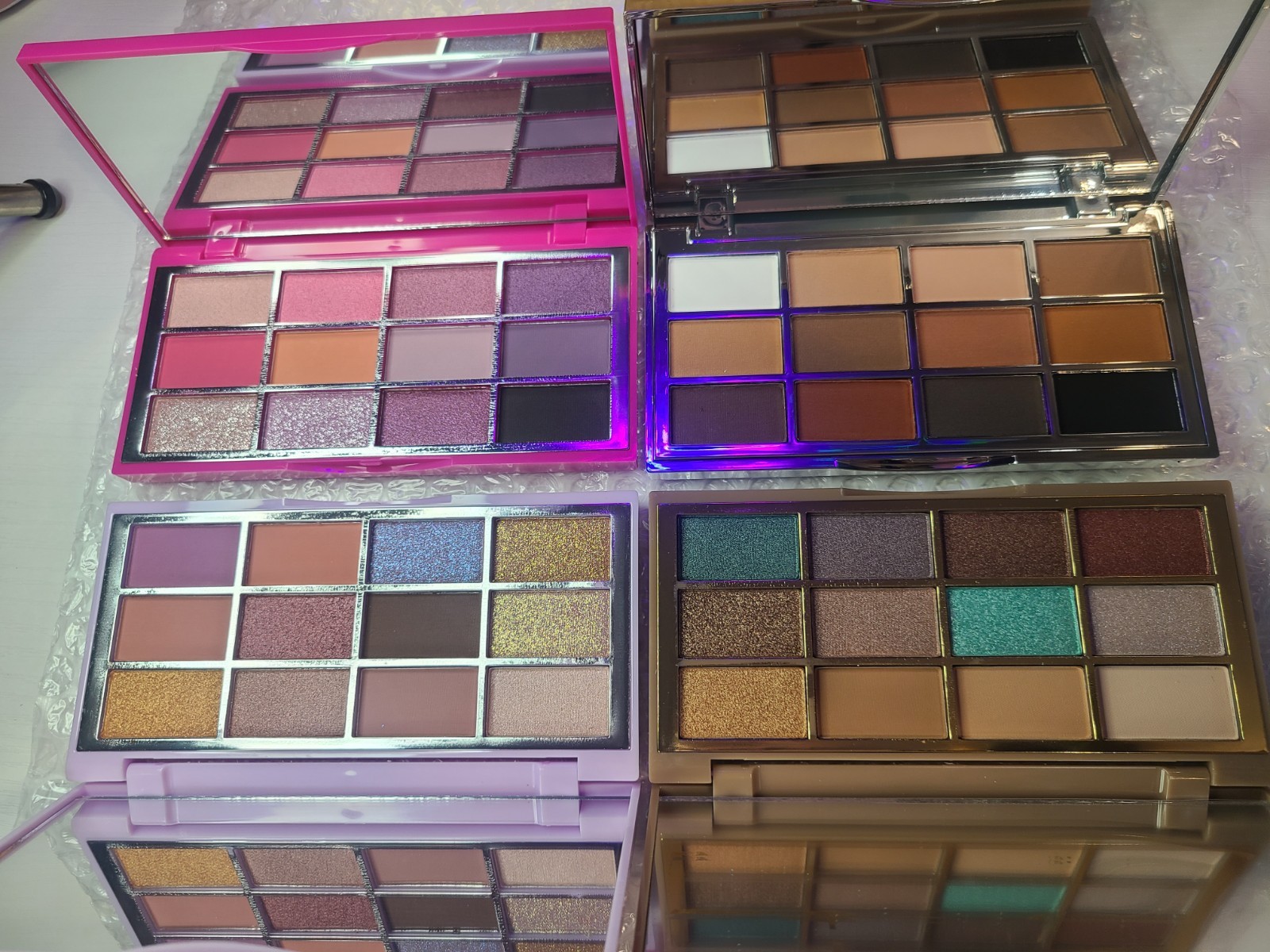 Wholesale MAKEUP Lot Eyeshadow Bundle Lot of 4 PCS