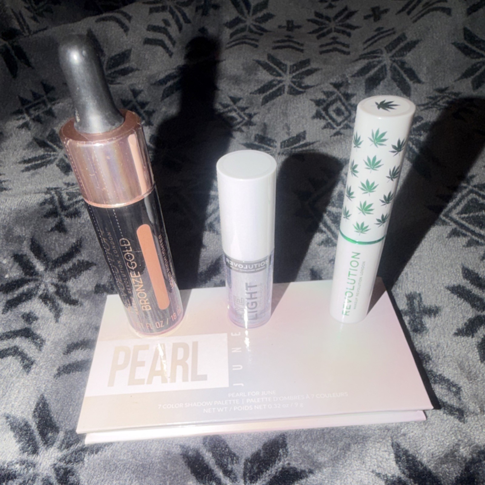 Revolution London & bh Mixed Lot Bronze Gold, Eye Light Shine, Chilled L…