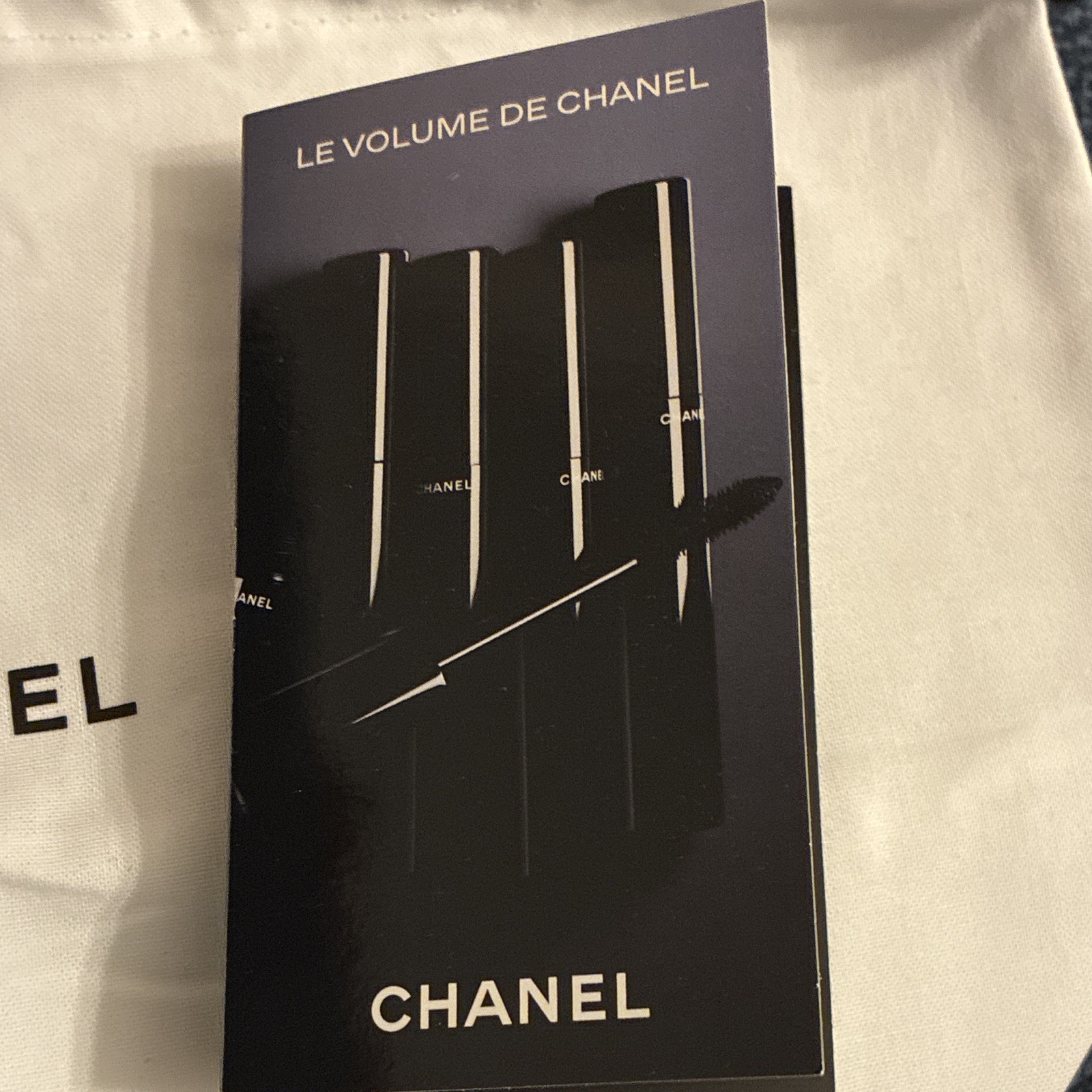 CHANEL N°5 EDP Spray Sample, Le Lift Cream, Le Volume de CHANEL Mascara + Pouch