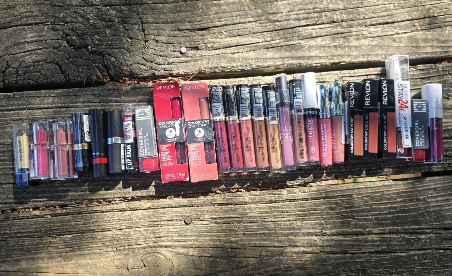 LOT 26 NEW LIPSTICKS LIP GLOSS STAIN BALM REVLON COVERGIRL RIMMEL