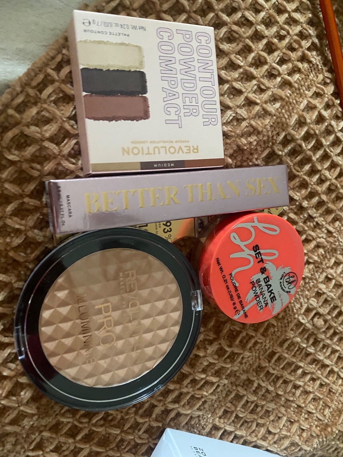 PREMIUM high end MAKEUP, BEAUTY and SKINCARE MIXED lot ( 5 pieces )