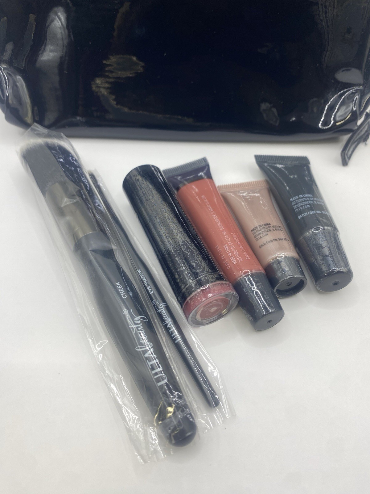 ULTA Beauty 7-Piece Makeup Lot Set w/ Cosmetic Bag Brushes Lipstick Primers