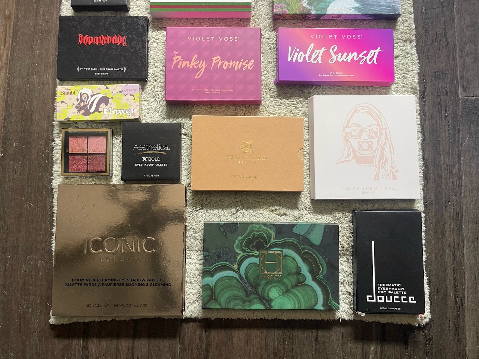 NEW 21 Piece Make-Up Eyeshadow Palette Assorted Full Size Eyeshadow Mixed Lot