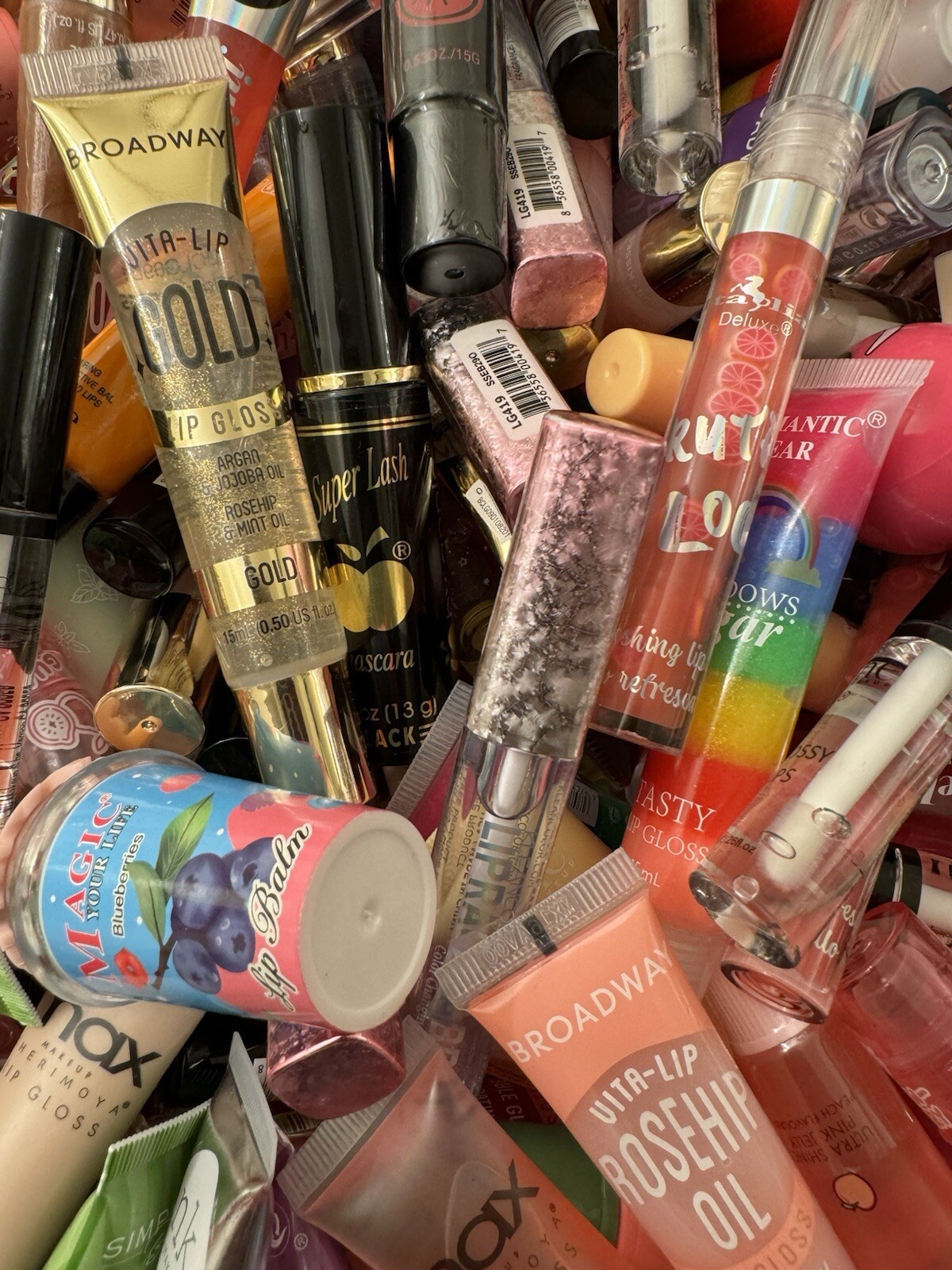 Mystery Lip Gloss Scoop, Mix Of 25 New Lipglosses w/Makeup Bag, Lip Care