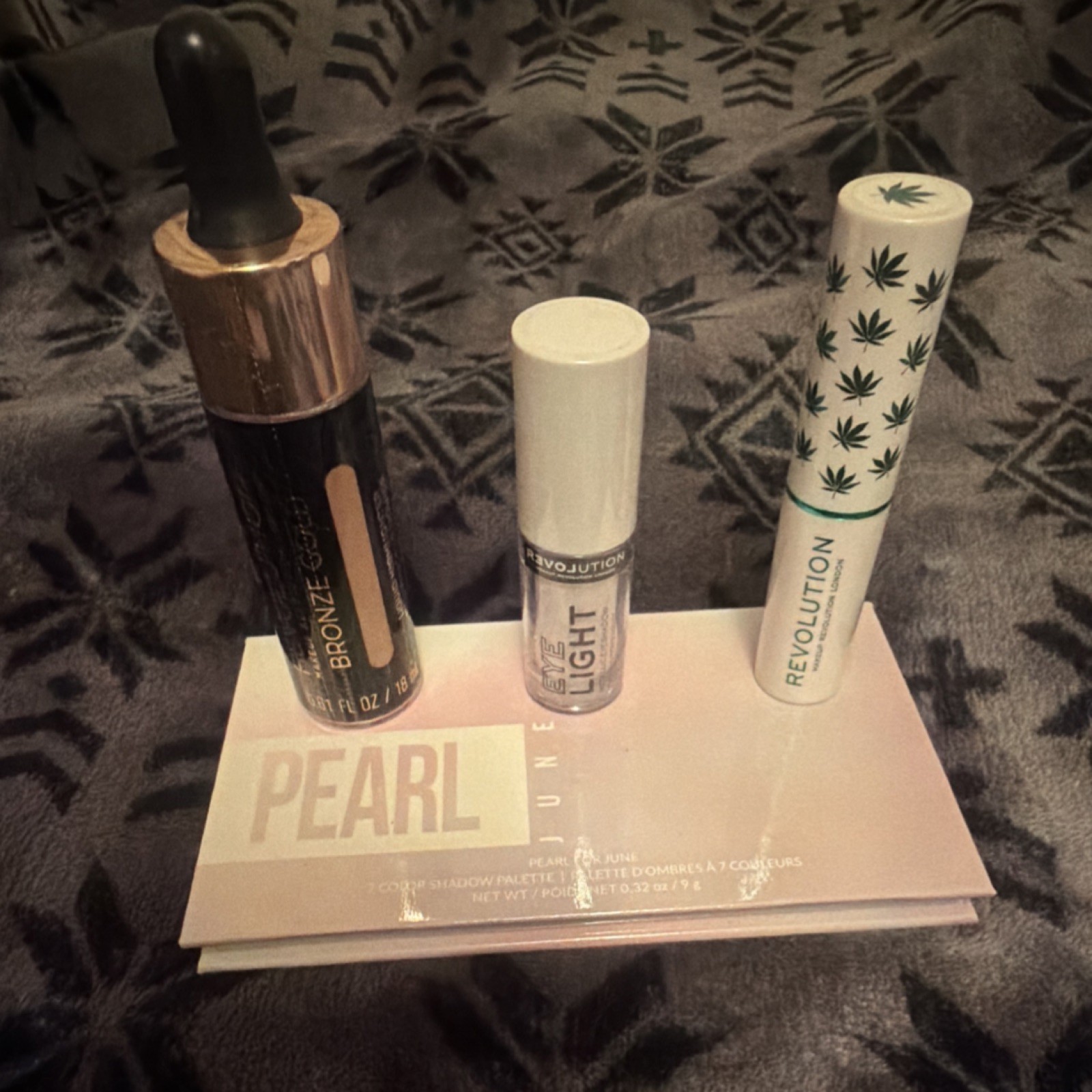 Revolution London & bh Mixed Lot Bronze Gold, Eye Light Shine, Chilled L…