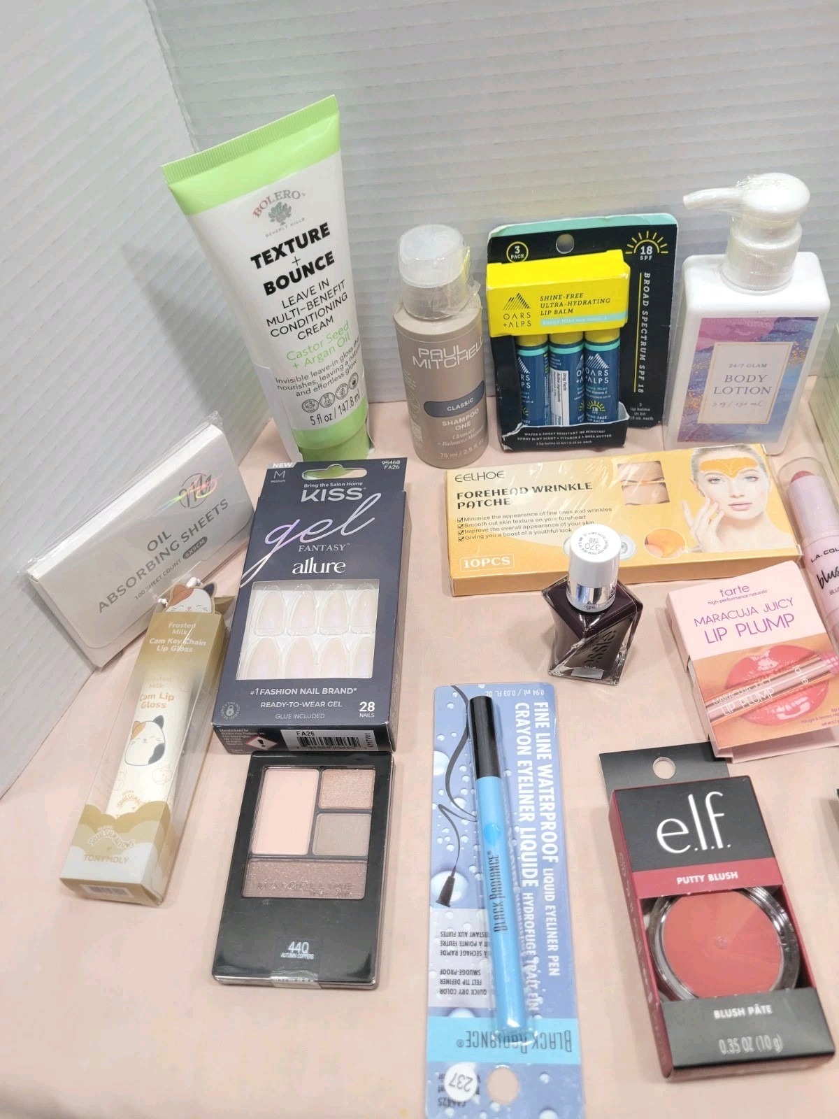 Skin Care & Makeup 25 Piece Beauty Lot (B)