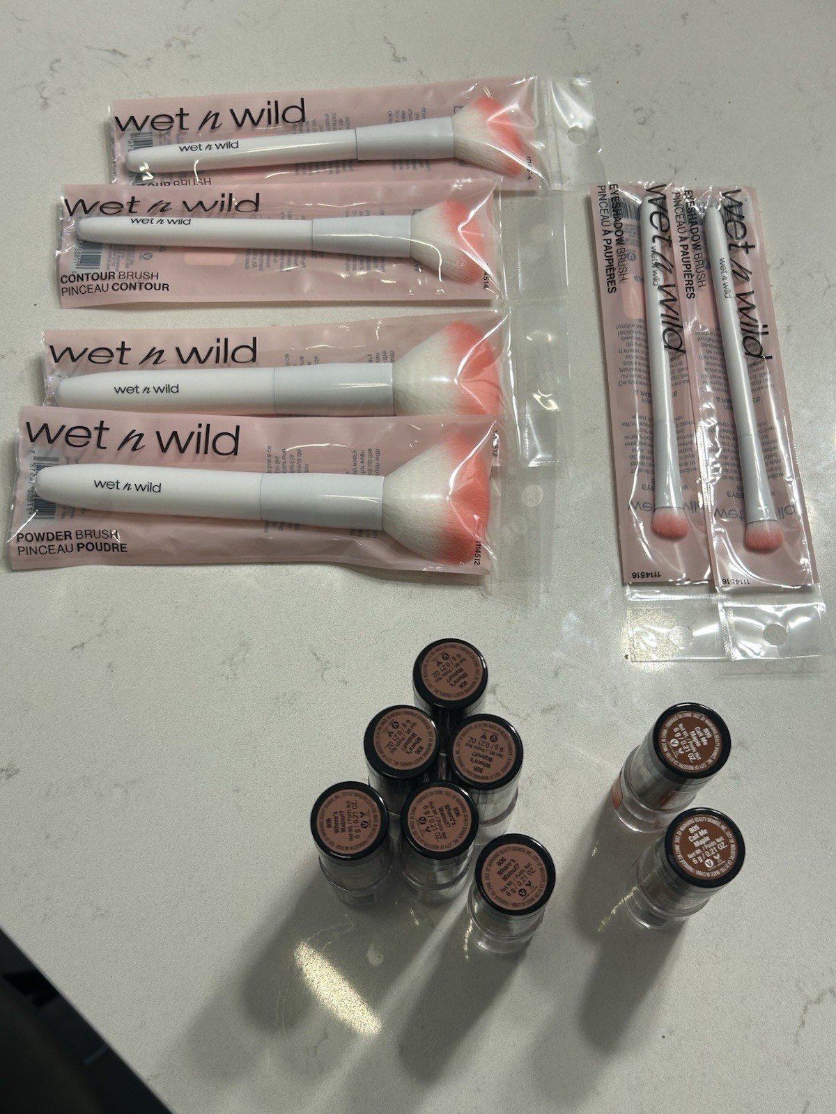 LOT of Wet n Wild Makeup And brushes – Three Sizes And Brown Contour Sticks
