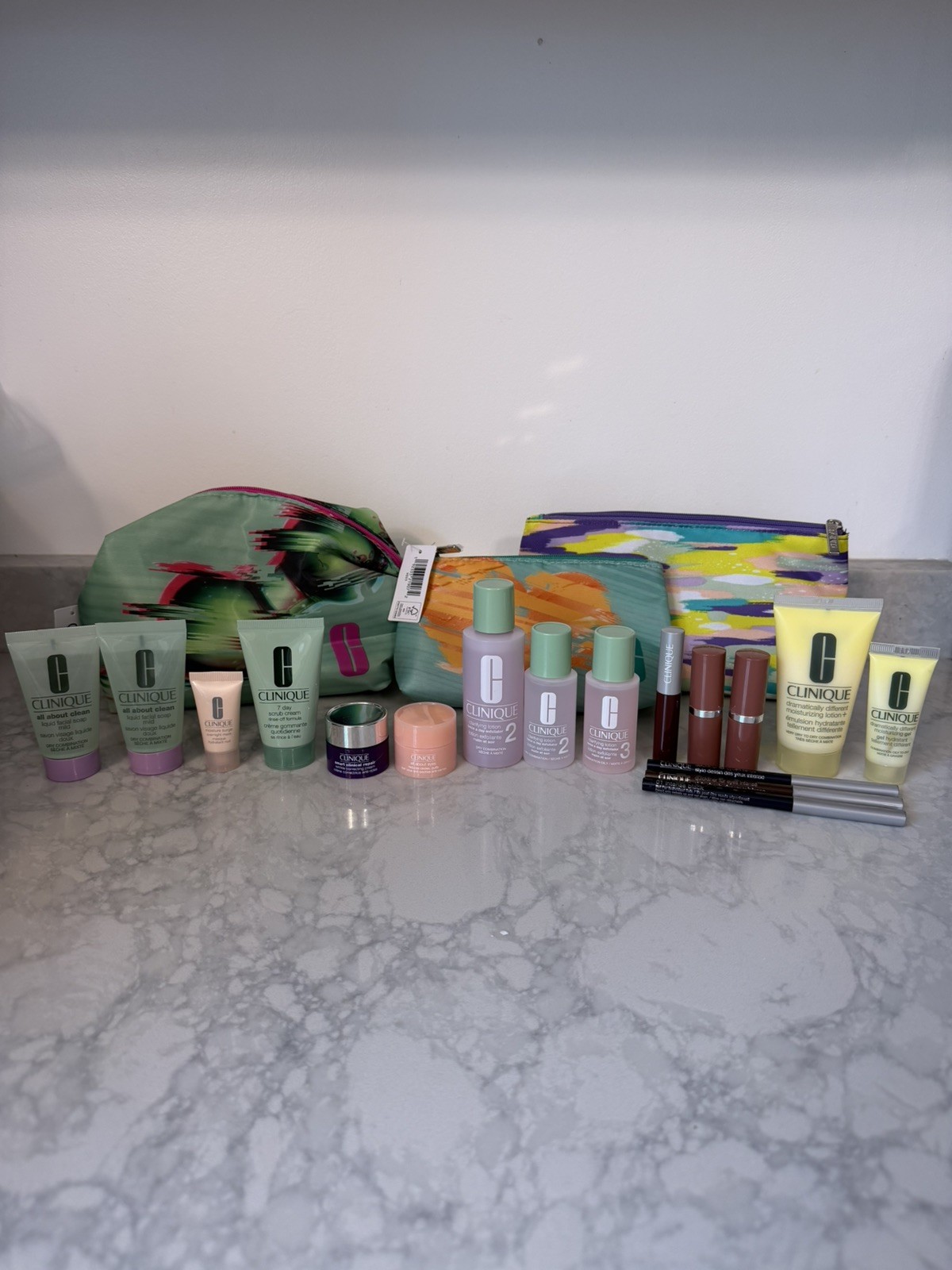 Clinique Beauty Lot of 20 items Makeup Bags, Skincare & Makeup