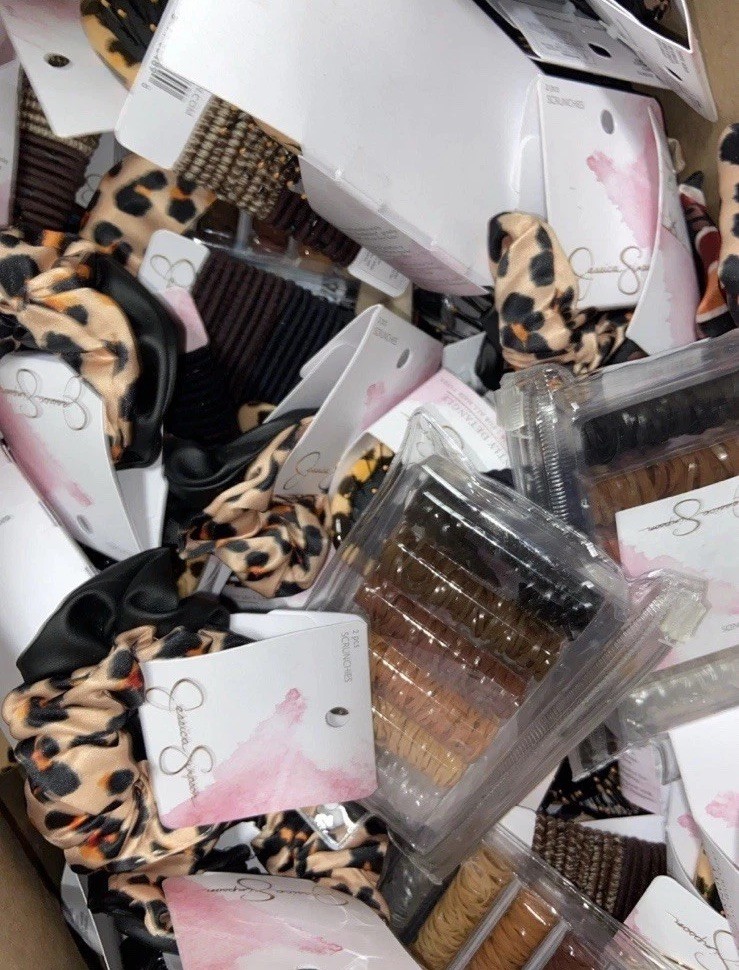 (25 Pcs) Beauty Makeup & Hair Accessories Mixed Brand New!🎀