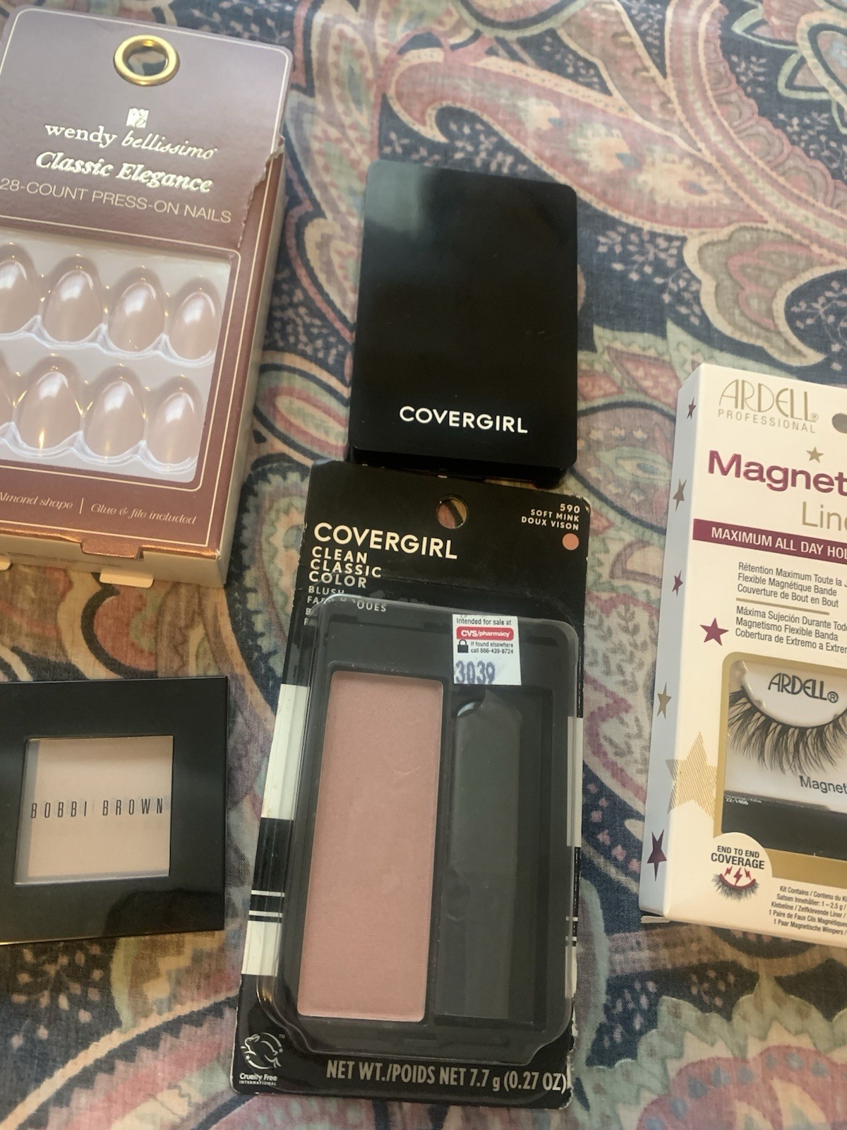 Make Up Lot (L’Oréal Paris, Cover Girl, Bobbi Brown , Colourpop, Ardell Lashes)