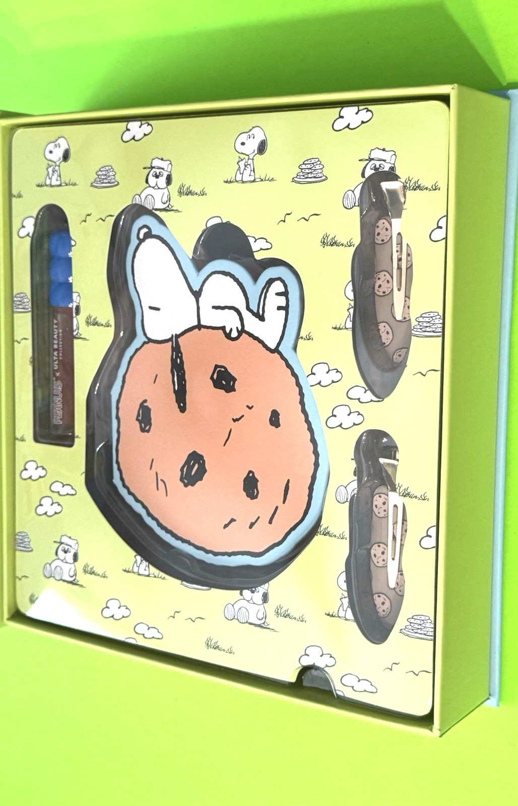Ulta Beauty Collection x Peanuts A LITTLE SOMETHING SWEET 4 Piece Beauty Vault