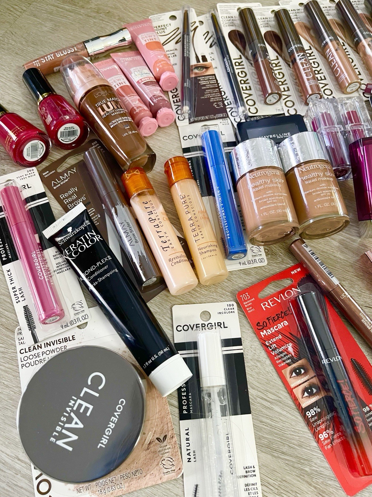 HUGE LOT NEW COVERGIRL REVLON ALMAY NEUTROGENA MAKEUP $175+ Value Bundle L’Oréal
