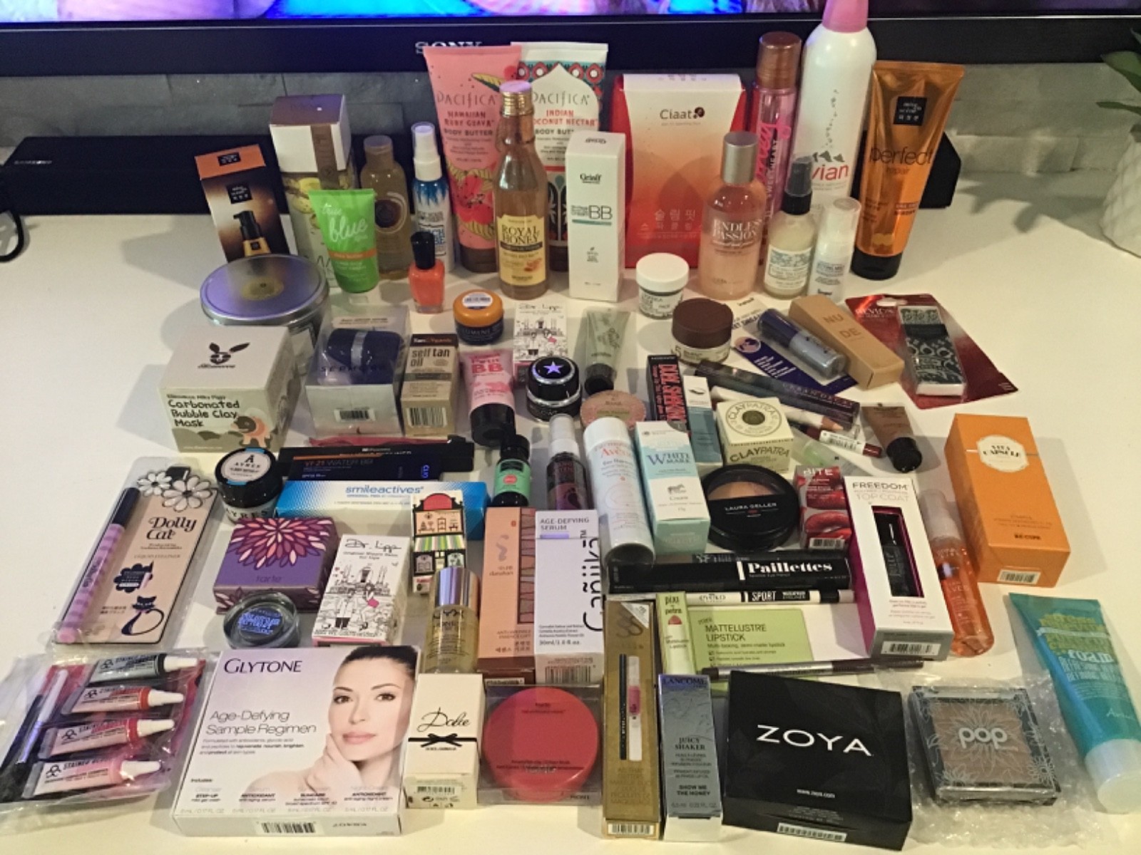 Wholesale MIXED MAKEUP LOT Dolce Eyeshadow Lip Crayons + More (B)