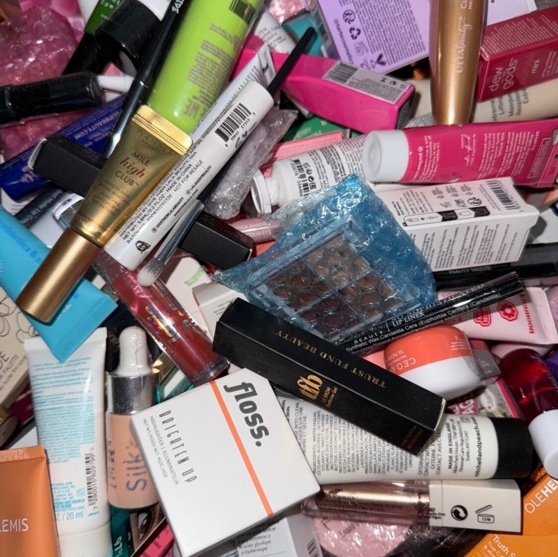 Beauty Mixed Mystery Box! Random 12 piece makeup, skin, hair, brushes, etc…
